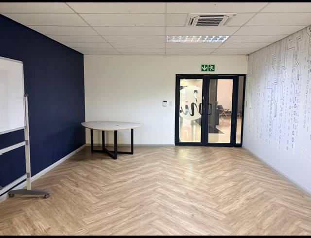 424M² OFFICE TO LET IN MIDRIDGE PARK